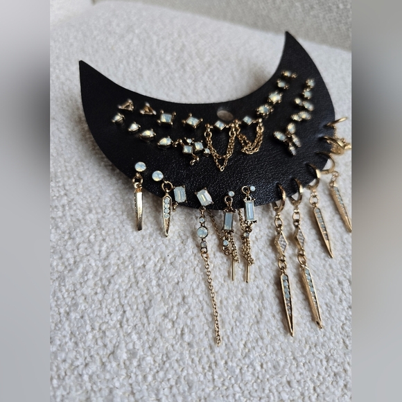 NWT!! FREE PEOPLE, Moonglow Stud Set in Opal/Gold $68 - Picture 3 of 6